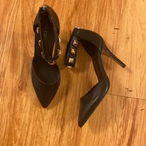 Aldo black leather pumps